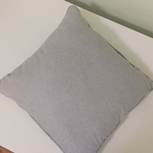 CUSHION + INSERT POLAR BEAR HUG GREY | embroidery - Picture 6 of 10